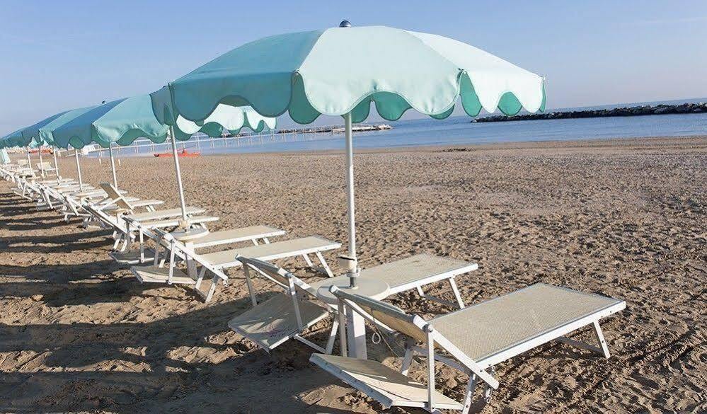 Hotel Platinum Rimini Exterior photo